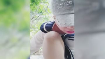 野外打炮刺激一队漂亮姐妹俩性欲上来了勾引了一个炮友在户外直播性爱表演美乳丰满逼肥嫩口交啪啪刺激