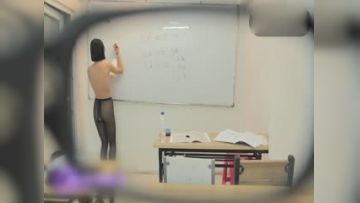 网红舍得妹老师剧情教室扣逼