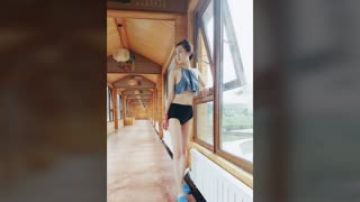 91大神酒店约炮骨感美女同事，整个抬起来操都没问题～