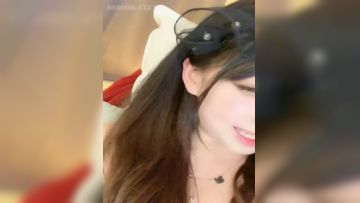 嗲声嗲气网红脸大眼美女,毛毛刮得干干净净,双指插茓紫薇,水润十足