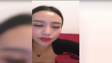 网红脸长腿大奶妹子沙发上逼逼闪现小秀身材还不错很是诱惑