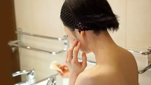 スッピン熟女-切れ长美熟女の秘密の素颜-