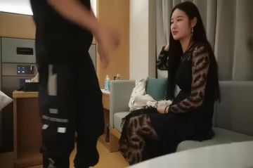 性感黑裙大长腿妹子啪啪，舌吻互摸调情口交骑坐侧入大力勐操