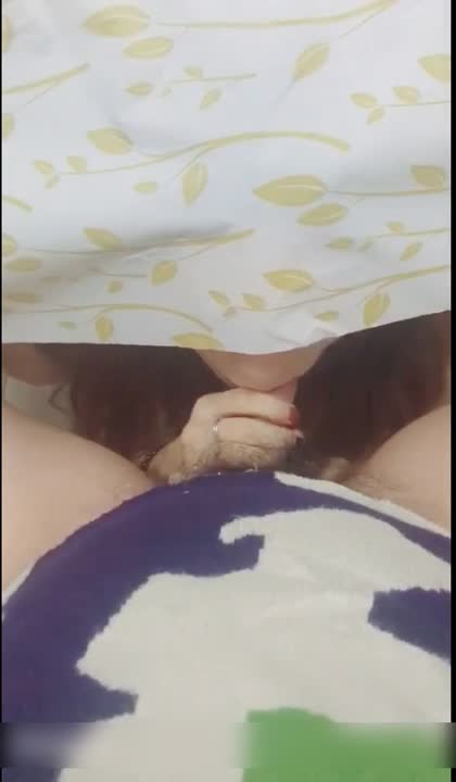 火爆网红女神鹿少女人体水果盛宴桌底下给炮友口交被...