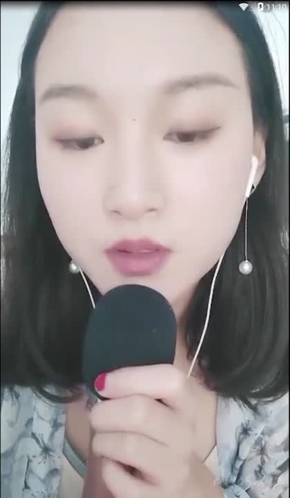 二胡培训班老师家中果聊兼职,一首二胡版《神话》演奏...