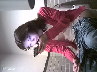 餐厅女厕连拍几位靓丽青春美女肥美的鲍鱼