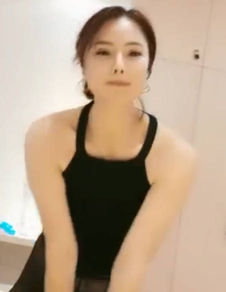 很火的艺校系列未流出合集完整版妹纸居家脱衣自慰剧情演绎很有表演天赋1080P高清