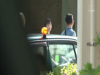 CLUB-498胸チラし过ぎる巨乳マッサージ师をナンパお持ち帰り。神乳をねっちょりコネ