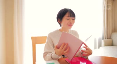 IPSE-012 小松本果 AVデビュー【寝取られSEX卒论】インテリ系女子大生がAV出演。彼氏に内绪でガチイキNTR性交。